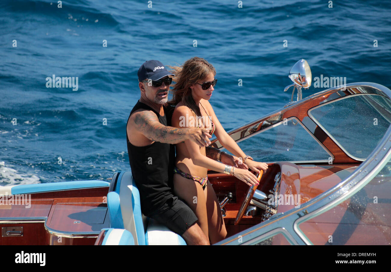 Christian Audigier et Nathalie Sorensen chef à Tahiti Beach sur un bateau de plaisance J St Tropez, France - 29.07.12 Banque D'Images