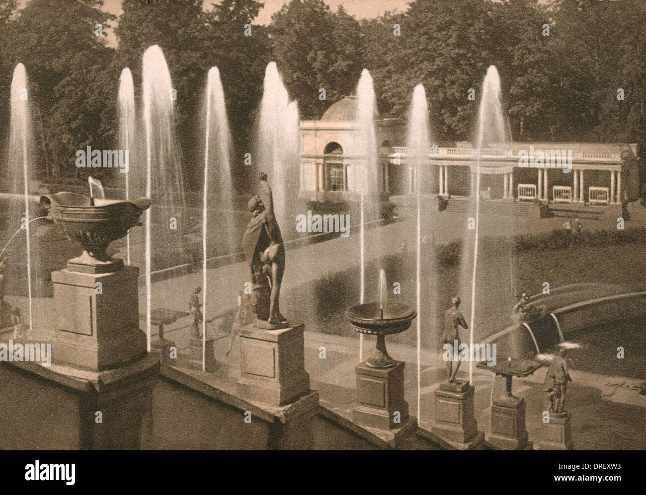 Fontaines du Grand Palais, Peterhof, Saint-Pétersbourg, Russie Banque D'Images