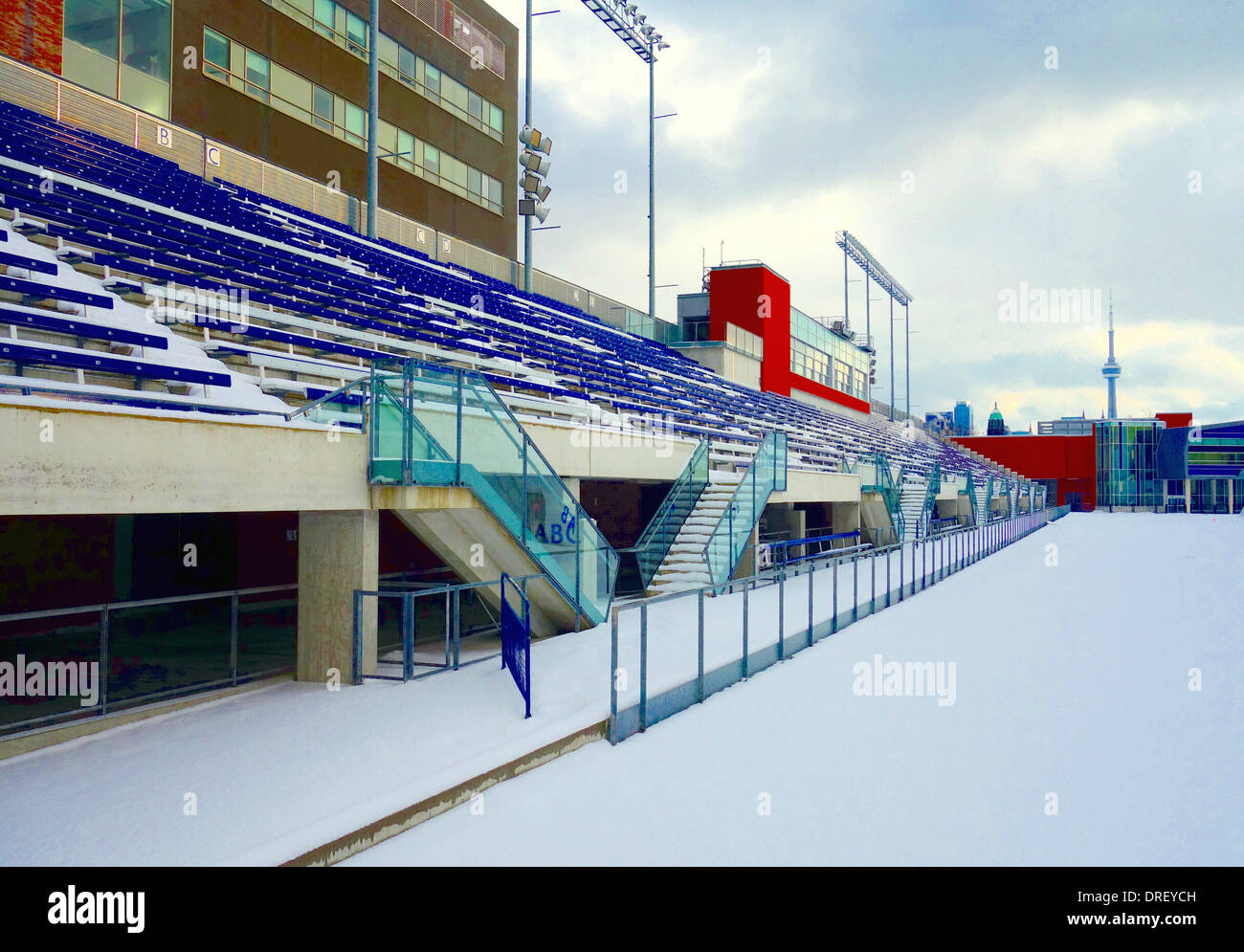 Varsity Stadium vue hivernale à Toronto, Canada Banque D'Images