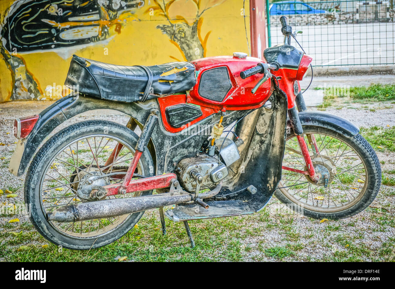 Damaged moto Banque de photographies et d'images à haute résolution - Alamy