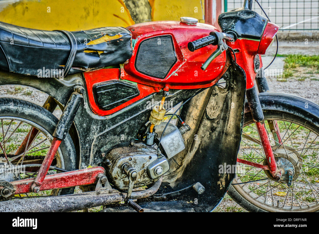 Damaged moto Banque de photographies et d'images à haute résolution - Alamy