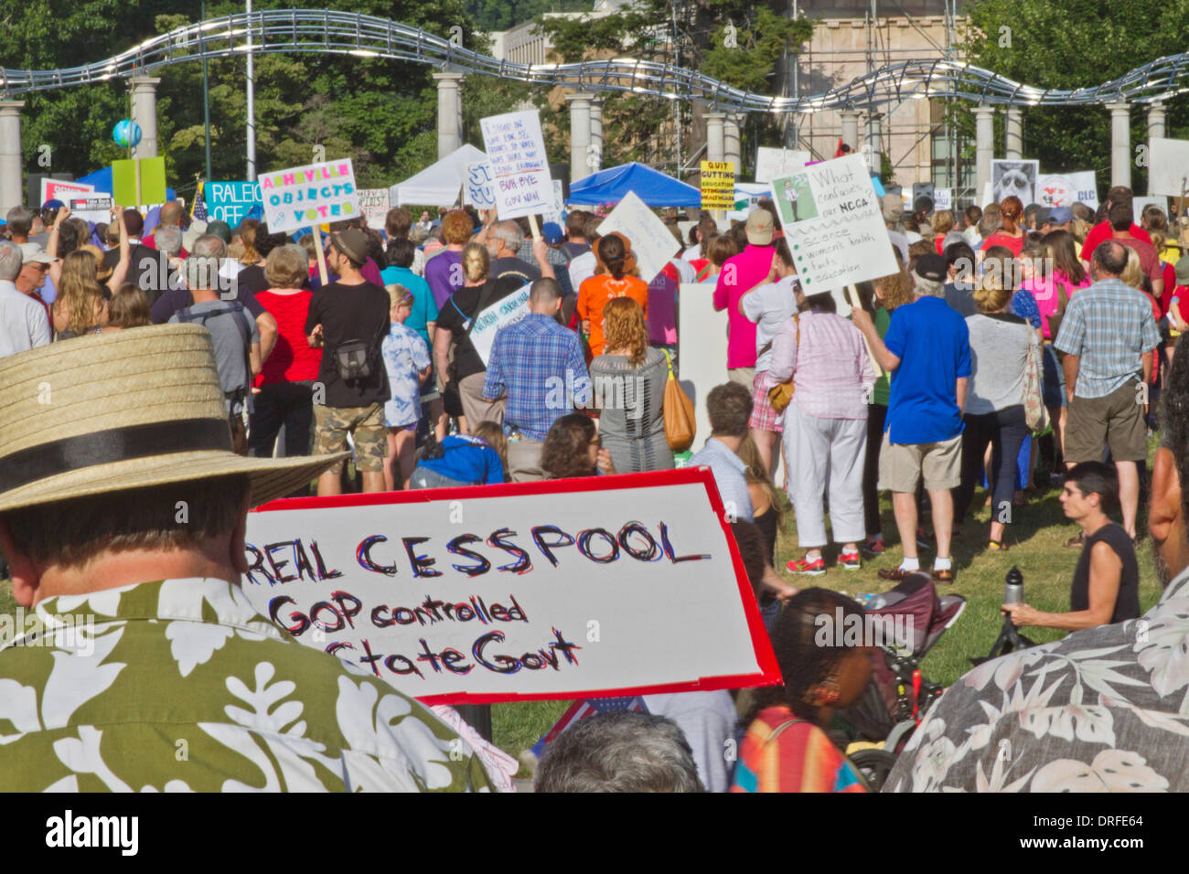 Asheville, Caroline du Nord, USA - 5 août 2013 : rassemblement politique à l'encontre de Caroline du gop politique et de législation Banque D'Images