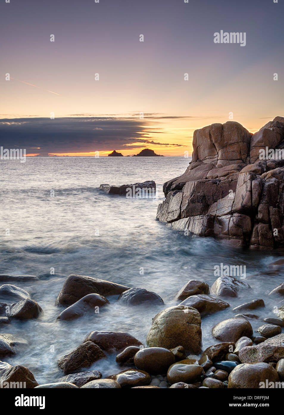 La Plage De Lit Bebe Vallee Pres De St Just A Cornwall Egalement Connu Sous Le Nom De Porth Nanven Cove Photo Stock Alamy