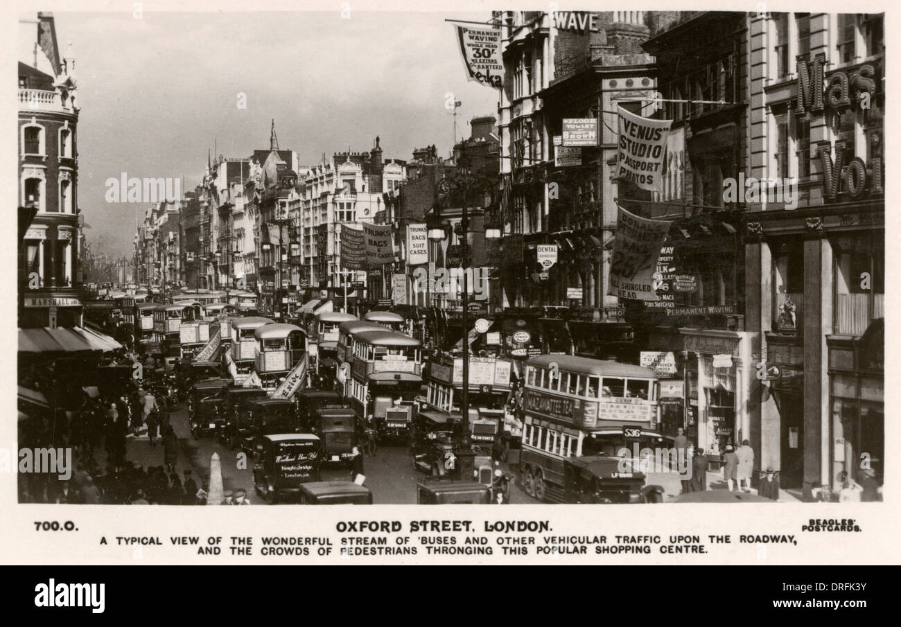 Trafic sur Oxford Street, Londres Banque D'Images