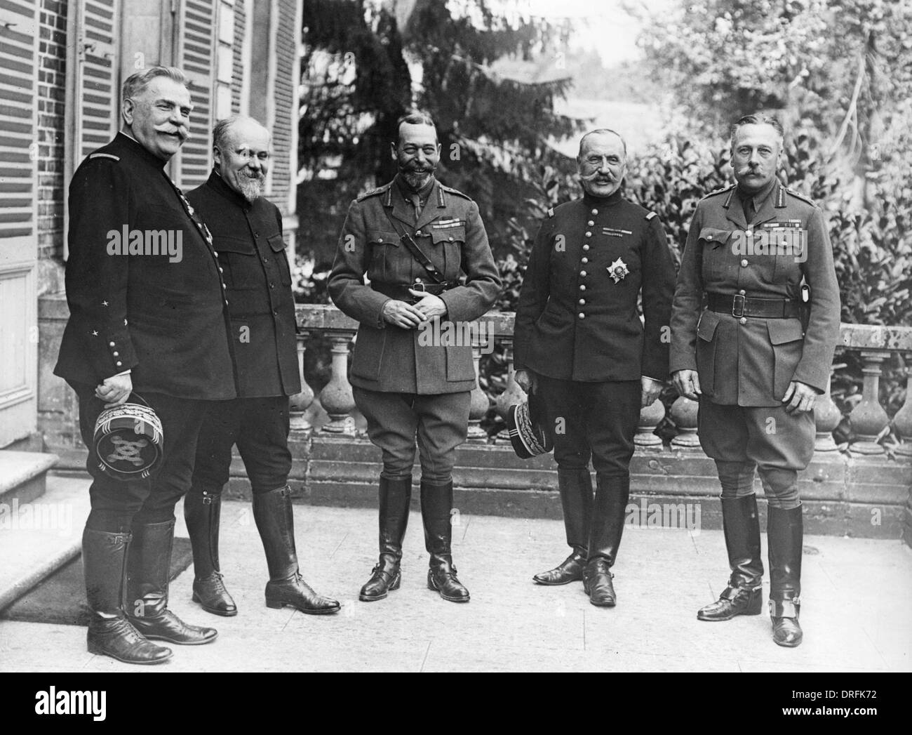 George V avec les chefs militaires pendant la Première Guerre mondiale Banque D'Images