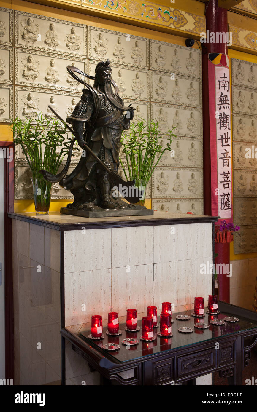 Temple bouddhiste de style chinois Fo Guang Shan avec Qie-Lan statue de protecteur du dharma à Amsterdam, Pays-Bas. Banque D'Images