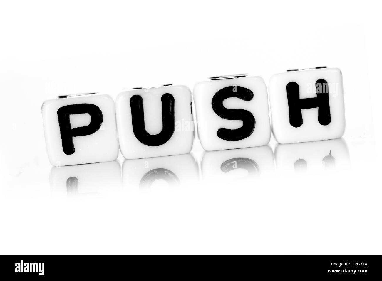 Dés avec des lettres formant word : push. Banque D'Images