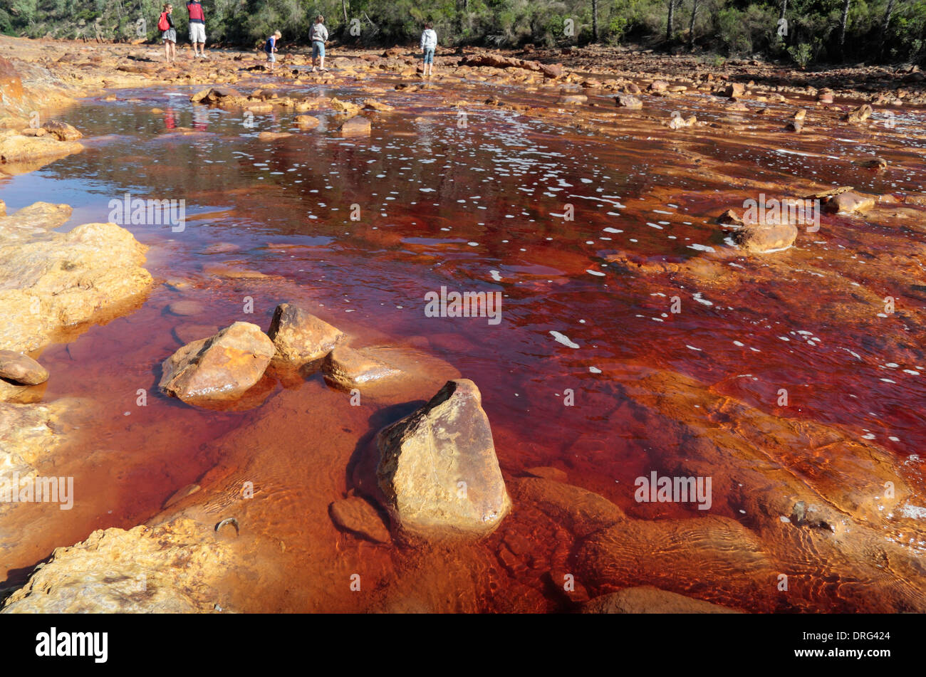 La rivière Rouge Rio Tinto (Tinto), partie de la Rio Tinto Mining Park (Minas de Riotinto), Huelva, Andalousie, espagne. Banque D'Images