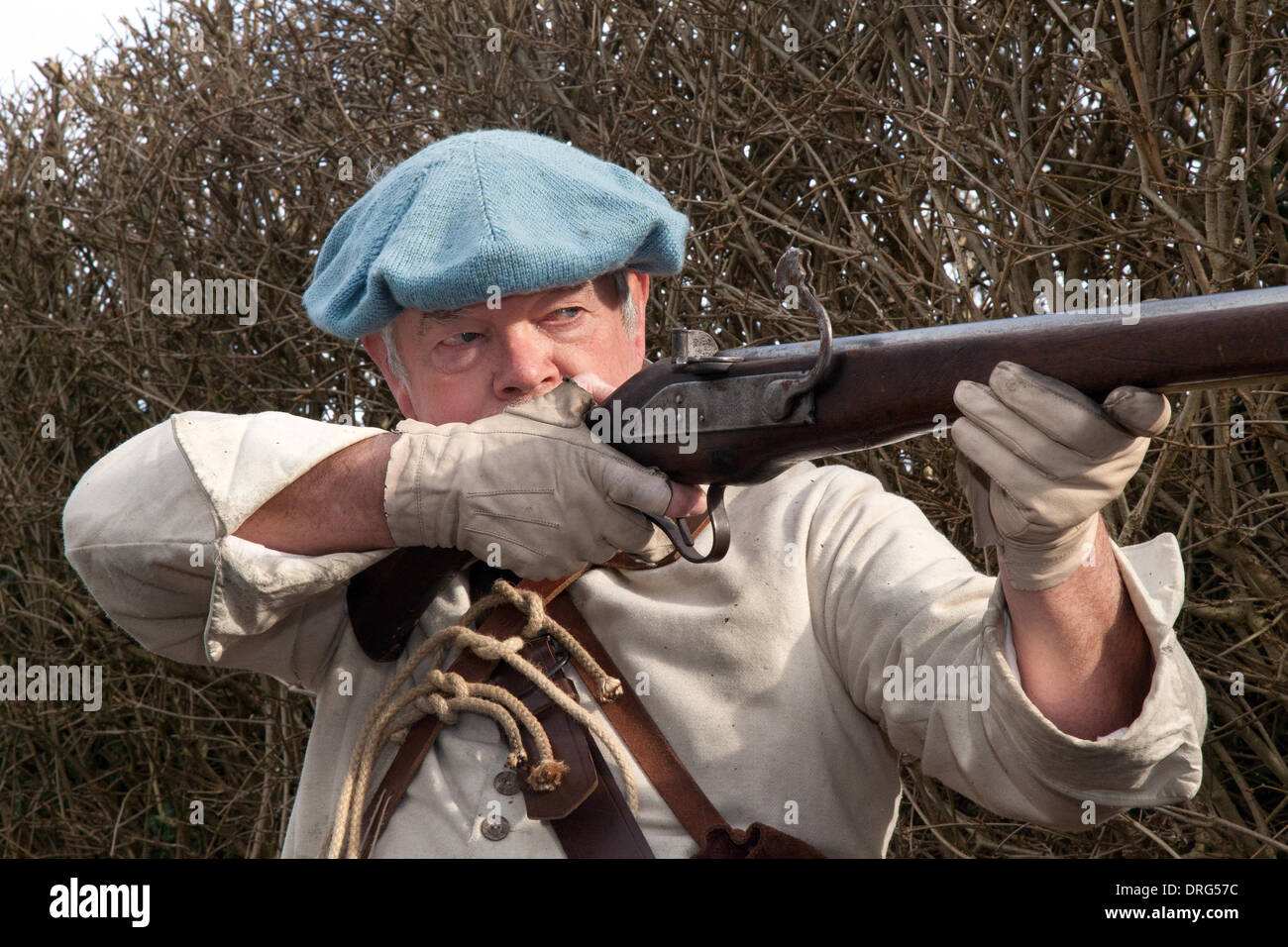 Nantwich, Cheshire, Royaume-Uni 25 janvier 2014. Le mousquetaire Holly saint jour et siège de Nantwich re-enactment. Depuis plus de 40 ans les fidèles troupes de l'Hogan-vexel ont recueillies dans la ville historique d'une spectaculaire reconstitution de la bataille sanglante qui a eu lieu il y a près de 400 ans et a marqué la fin du long et douloureux siège de la ville. Têtes rondes, cavaliers, et d'autres artistes ont convergé sur l'historique du centre-ville à adopter de nouveau la bataille. Le siège en janvier 1644 a été l'un des principaux conflits de la guerre civile anglaise. Credit : Conrad Elias/Alamy Live News Banque D'Images