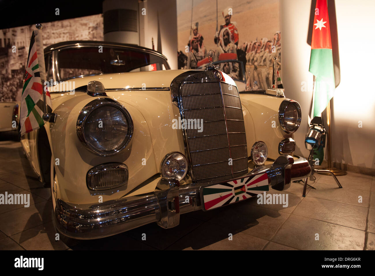 Une voiture de luxe utilisée par le roi de Jordanie exposée au musée de l'automobile royale dans le parc national d'Al Hussein. Amman Jordanie Banque D'Images