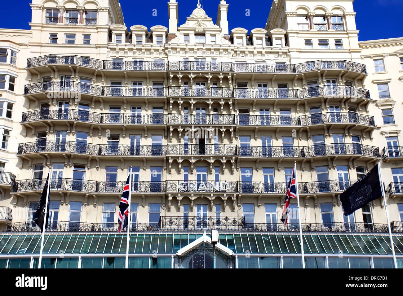 Balcon de façade, de De Vere Grand Hotel, Brighton et Hove, East Sussex County ville, en Angleterre Banque D'Images