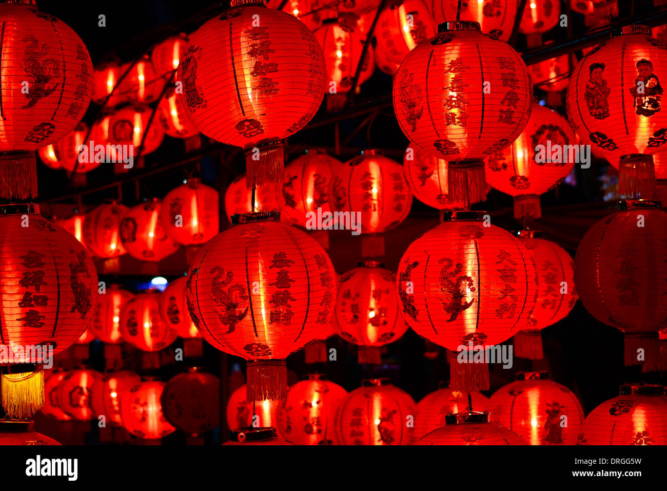 Lanternes chinoises pour le nouvel an chinois dans la nuit Banque D'Images
