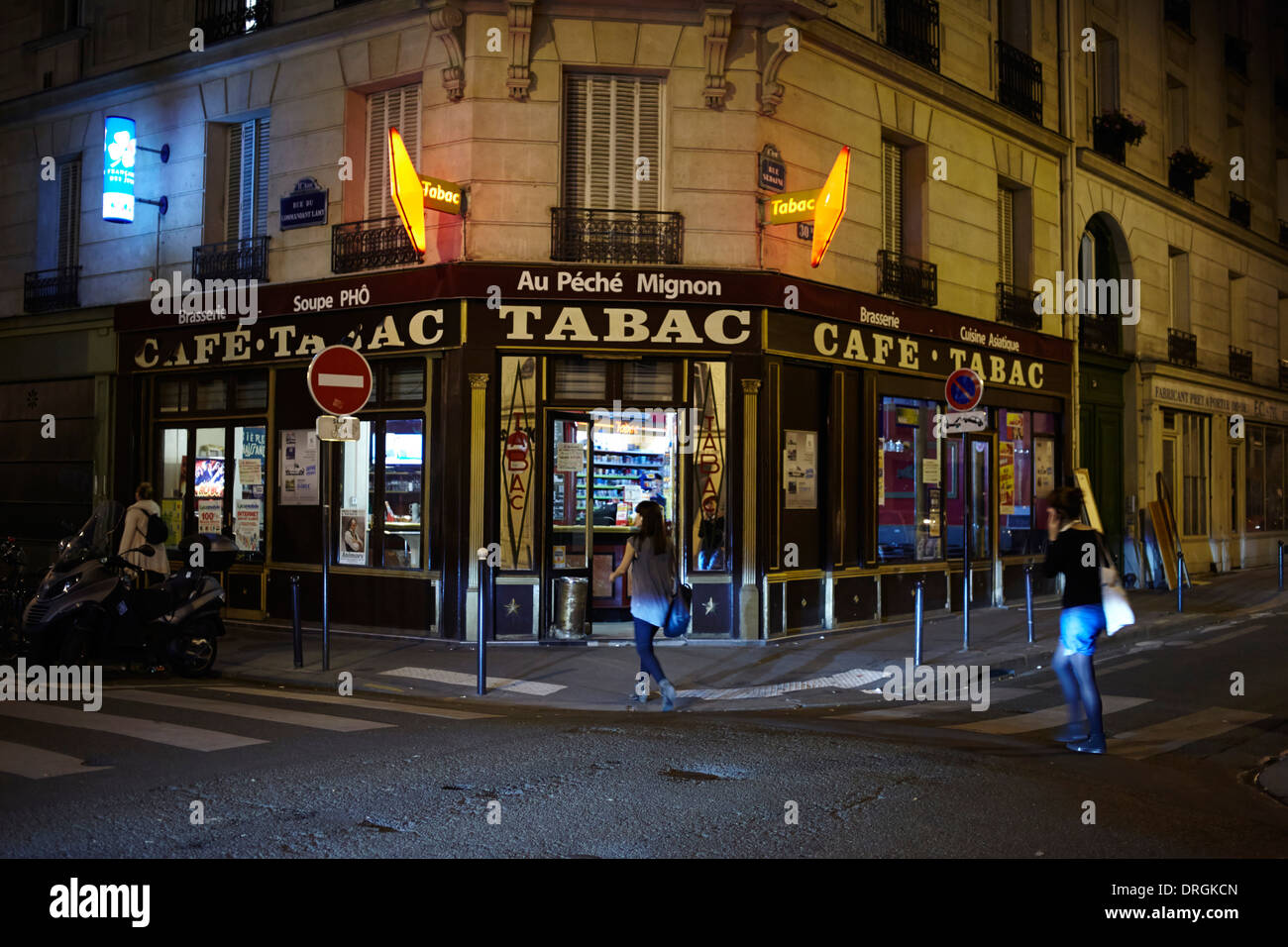 Tabac bar tabac en Bastille de Paris Banque D'Images