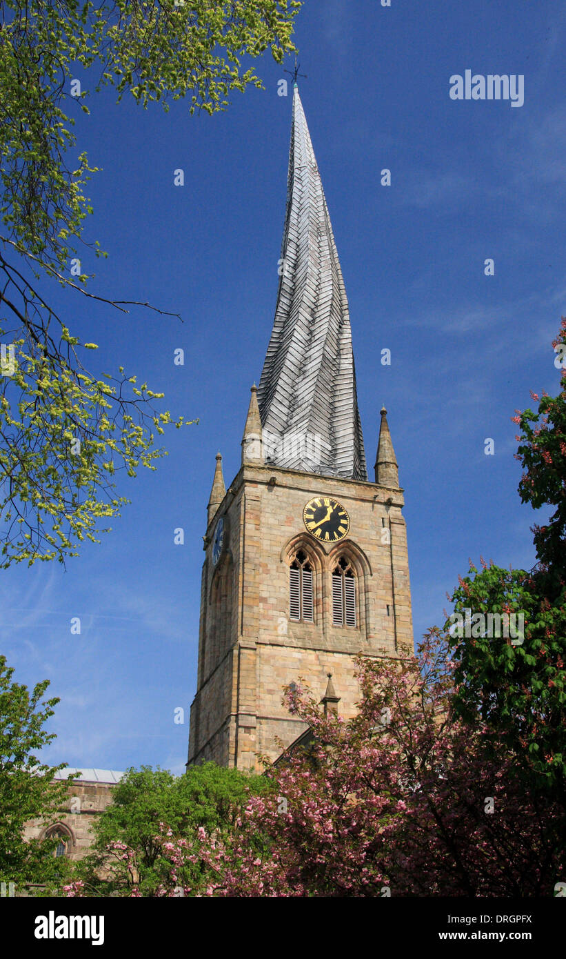 Église paroissiale de Sainte Marie et tous les Saints, ou le 'Crooked Spire' Chesterfield, Derbyshire, East Midlands, Angleterre, RU Banque D'Images