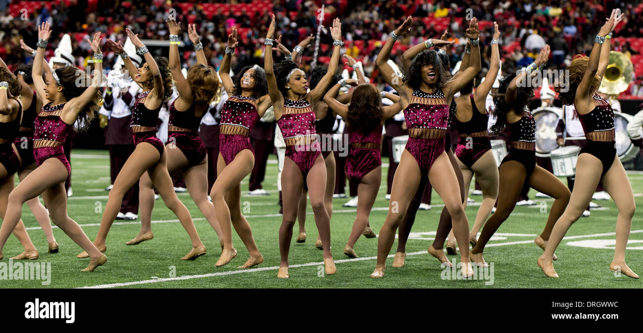 Atlanta, Georgia, USA. 25 Jan, 2014. Les Tigres Maroon marche de l'Université de Morehouse effectuer dans le 12e rapport annuel Honda Bataille des groupes Invitational Showcase au Georgia Dome. La spectaculaire annuel fournit une tribune nationale pour mettre en surbrillance le showmanship distincts des collèges et universités traditionnellement noires (HBCU) fanfares. Chacun des huit invités HBCU's a reçu 20 000 $ du gouvernement de Honda pour leurs programmes d'éducation musicale, en plus d'un voyage tous frais payés à Atlanta pour l'invitational Showcase. Crédit : Brian Cahn/ZUMAPRESS.com/Alamy Live News Banque D'Images