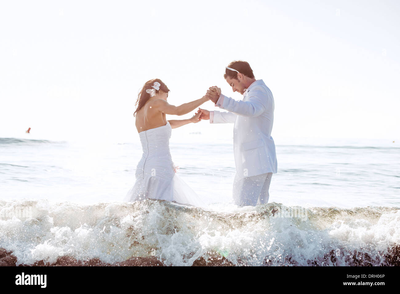 Am Strand Brautpaar auf Ibiza, Spanien - bridal couple at the Beach, Ibiza, Espagne Banque D'Images