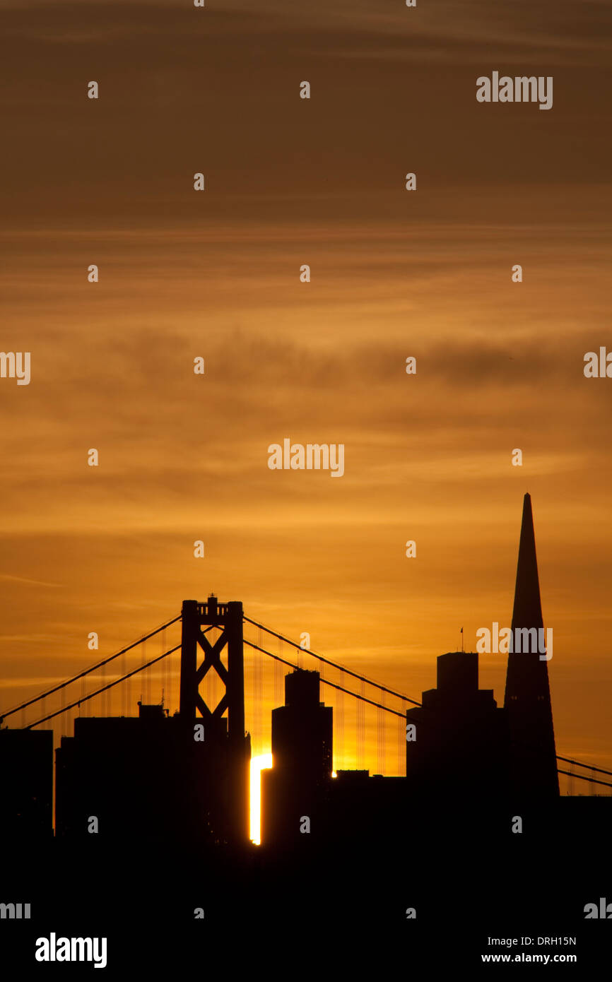 Horizon de San Francisco au coucher du soleil. Banque D'Images