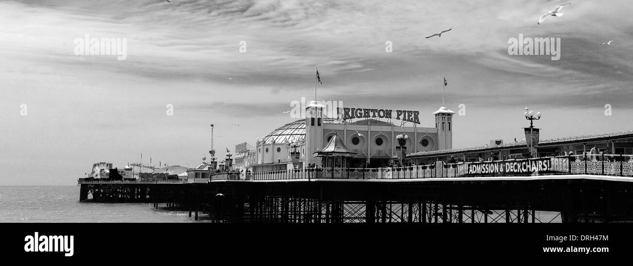 Image en noir et blanc, Victorian Palace Pier de Brighton, Brighton & Hove, Sussex, England, UK Banque D'Images