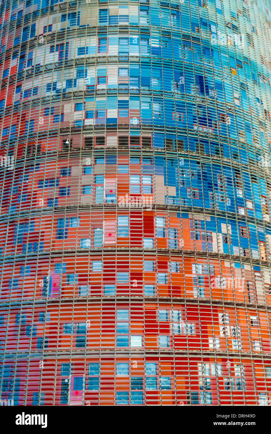 Torre Agbar, Barcelone. Conçu par Jean Nouvel. Ouvert en 2005, c'est un exemple de l'architecture high-tech. Banque D'Images