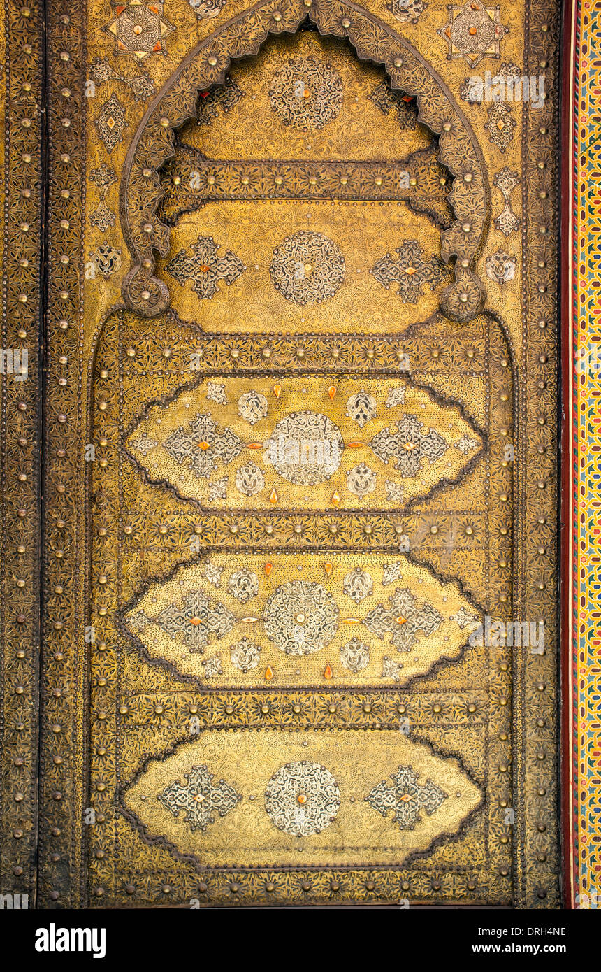 Boiseries peintes ornées dans le 19e siècle El Palais Bahia, Marrakech, Maroc Banque D'Images