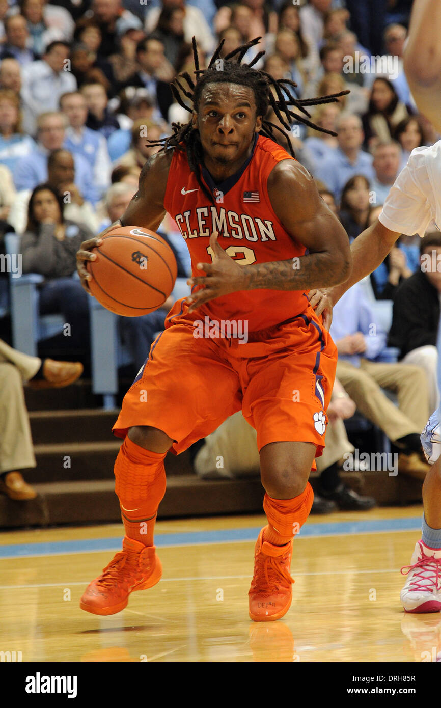 Chapel Hill, NC, USA. 26 janvier, 2014. 26 janvier 2014 : Clemson Tigers guard Rod Hall # 12 pendant le jeu de basket-ball de NCAA entre le North Carolina Tar Heels et Clemson Tigers au doyen E. Smith Center, Chapel Hill, NC. © csm/Alamy Live News Banque D'Images