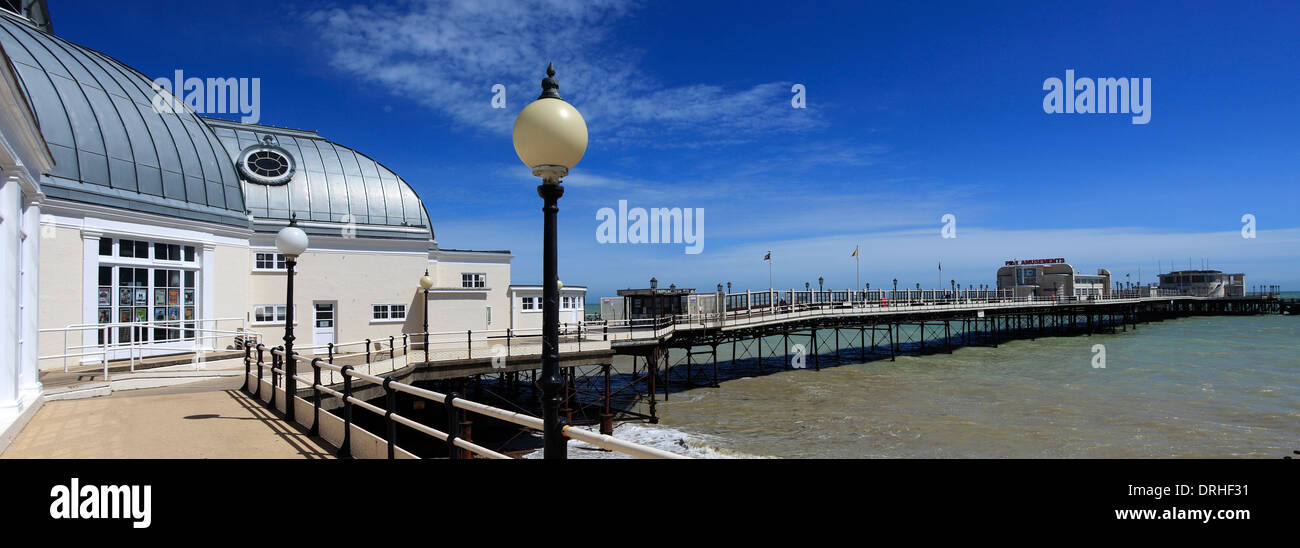 Ciel bleu de l'été dernier, jetée victorienne, Worthing, West Sussex County, England, UK Banque D'Images
