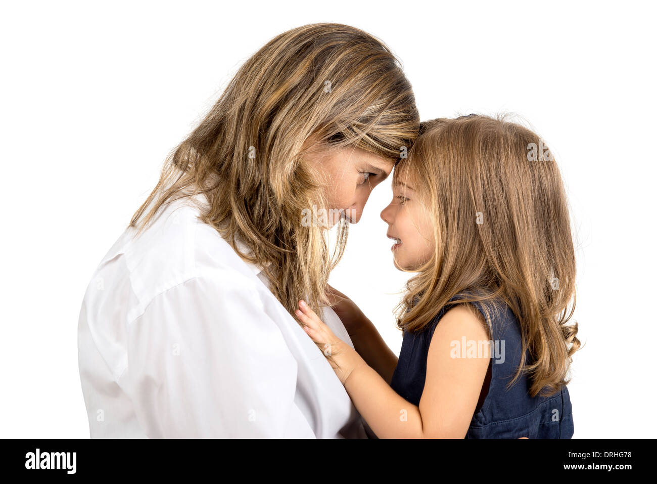 Avec mère fille isolée en blanc Banque D'Images