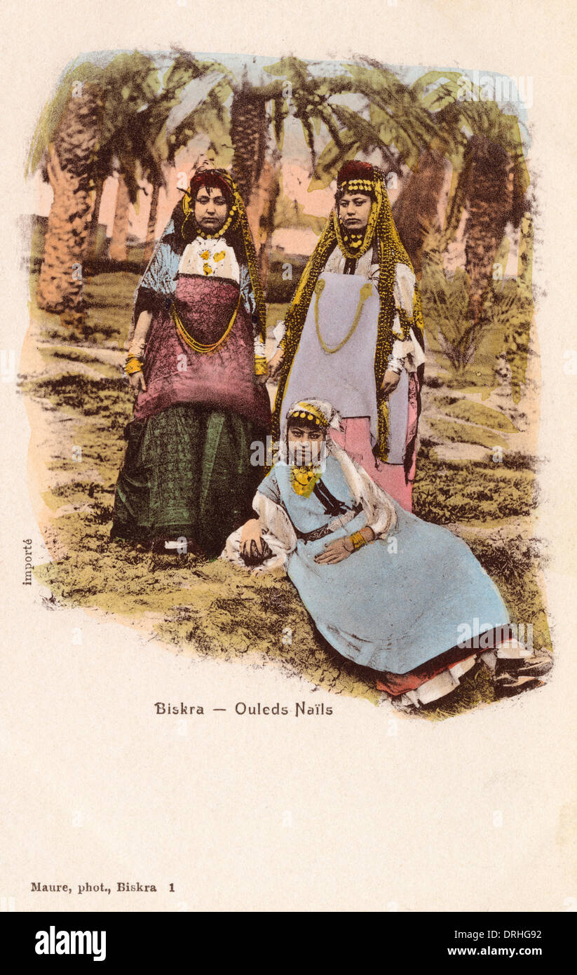 Deux Femmes Ouled Nail En Extérieur, Photo CDV Originale Algérie Boyer Frères, Vers 1865