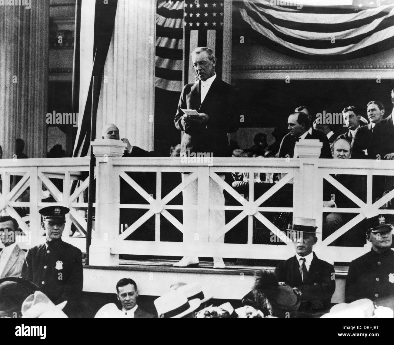 Le Président Woodrow Wilson en donnant un discours de campagne électorale Banque D'Images
