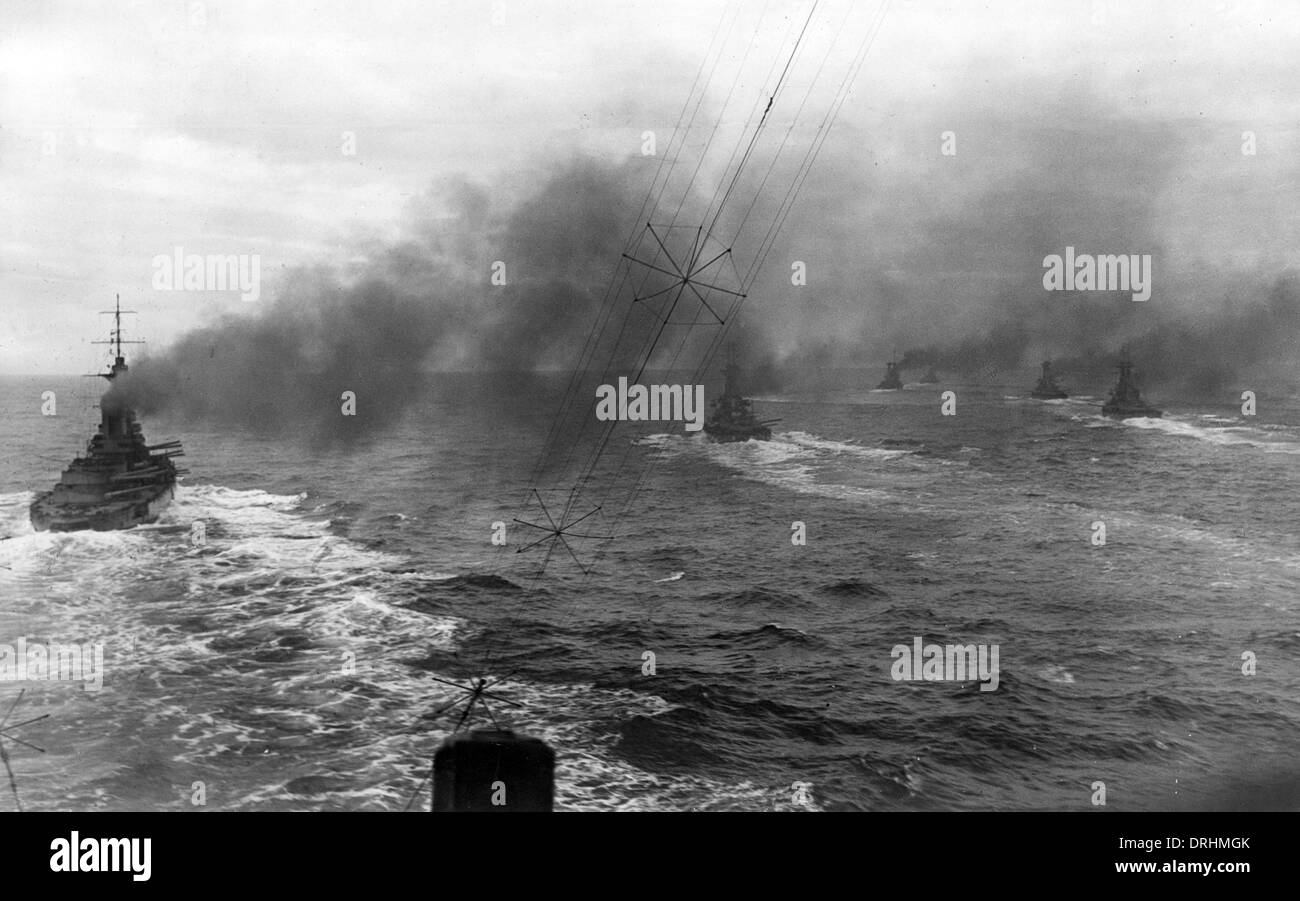 La flotte d'éviter les sousmarins ennemis, WW1 Photo Stock Alamy La flotte d'éviter les sousmarins ennemis, WW1 Photo Stock Alamy
