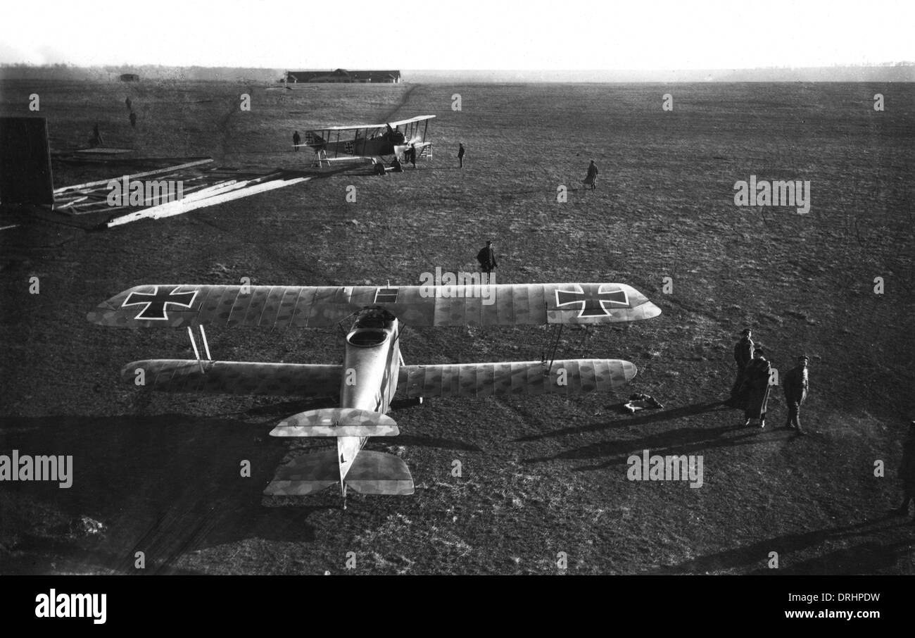 Aérodrome allemand avec deux biplans de Hanovre, WW1 Banque D'Images