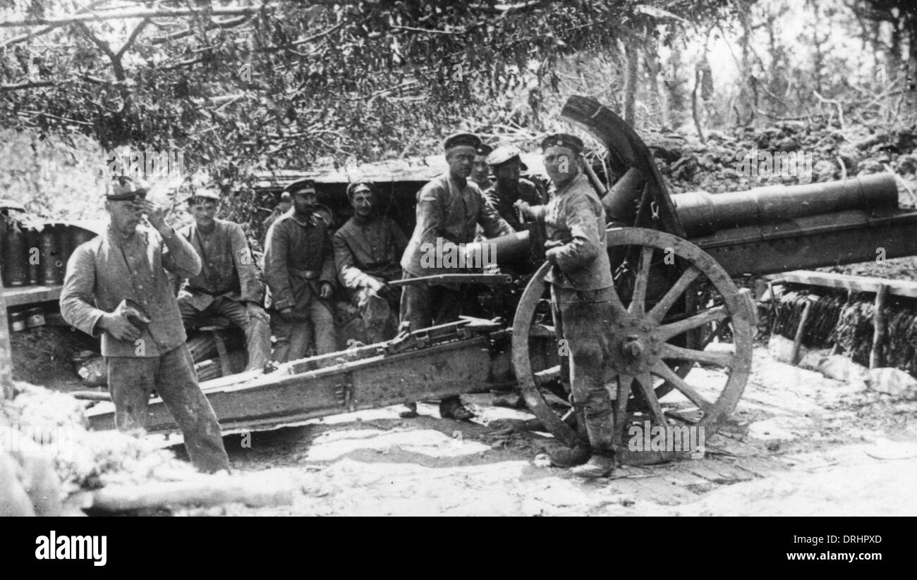 Artilleurs allemands avec 15cm Réf 13 obusier, WW1 Banque D'Images