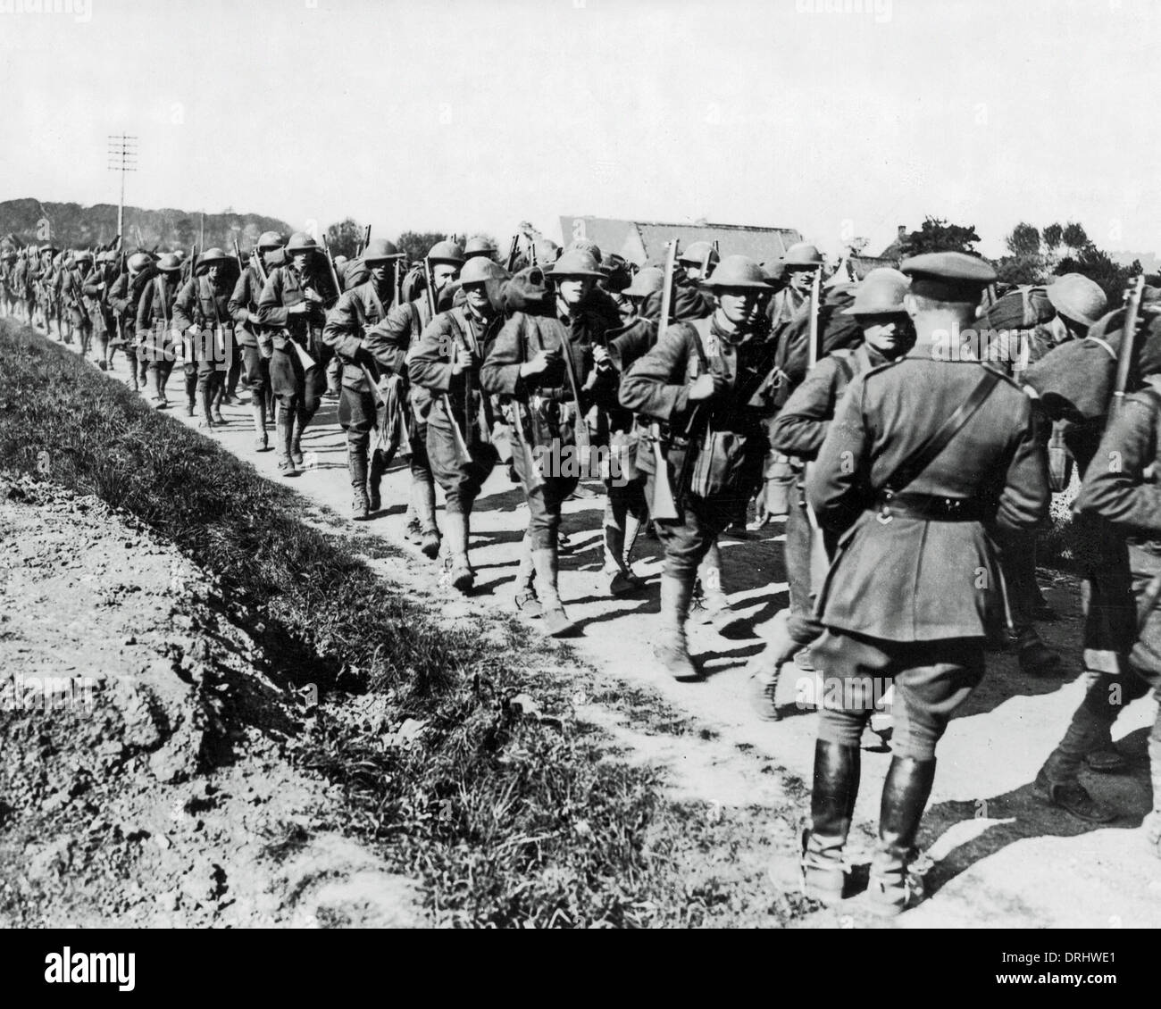 L'infanterie américaine sur la route française, Front de l'Ouest, WW1 Banque D'Images