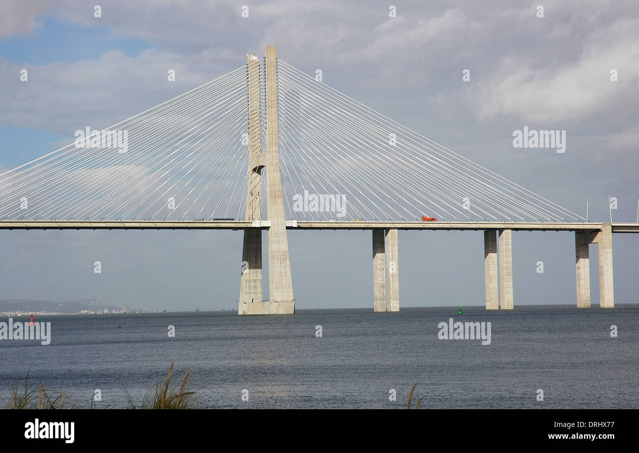 Le Portugal. Lisbonne. Le pont Vasco da Gama. Construit en 1995. Banque D'Images