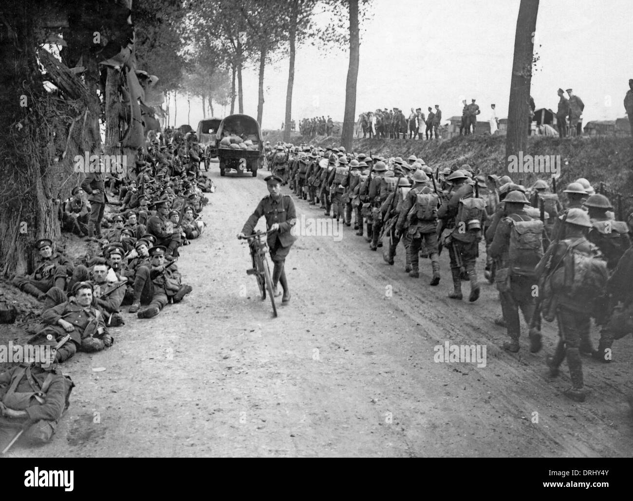 Route très fréquentée pendant l'avance britannique, Western Front, WW1 Banque D'Images Route très fréquentée pendant l'avance britannique, Western Front, WW1 Banque D'Images