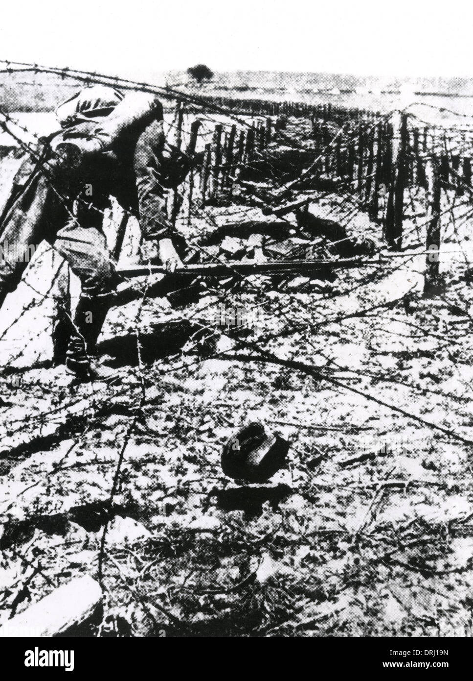 Les soldats russes capturés en allemand les barbelés, WW1 Banque D'Images