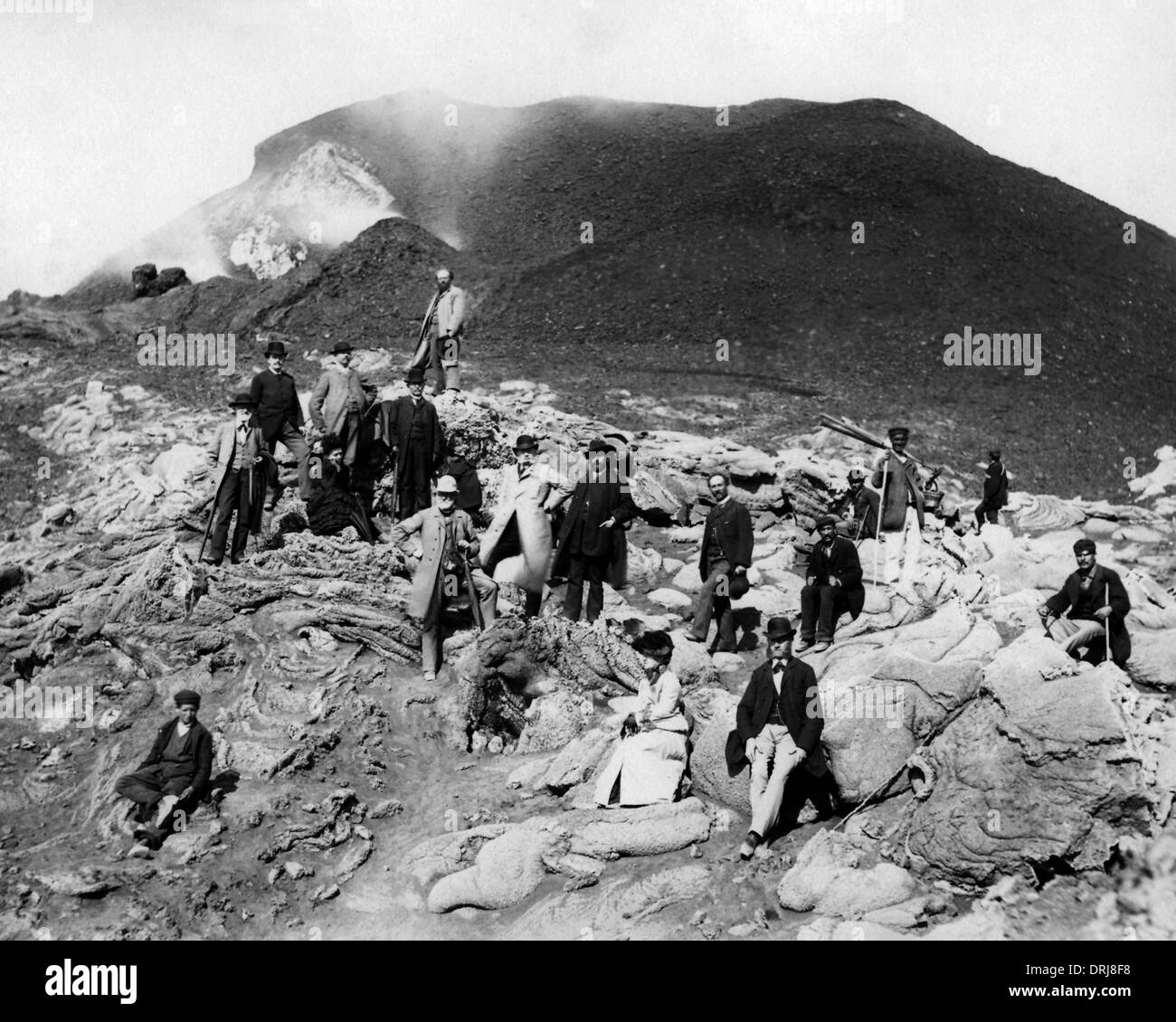 Les touristes sur le Mont Vésuve, Italie Banque D'Images