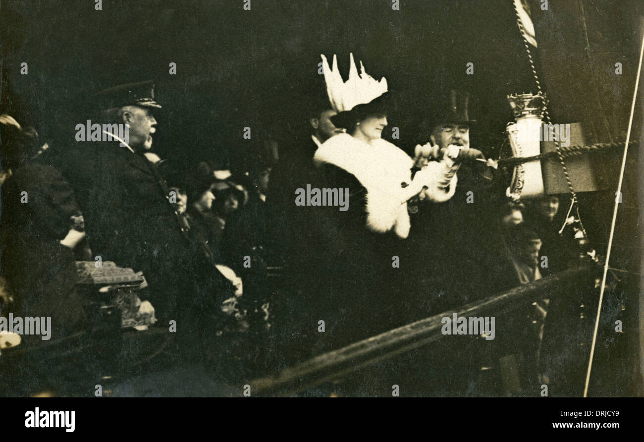 La princesse Alexandra de Danemark lance le HMS Queen Banque D'Images