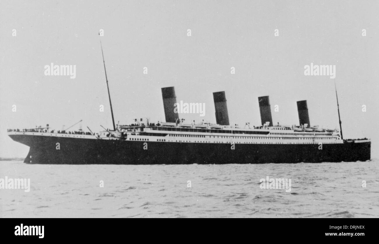 RMS Titanic en mer Banque D'Images