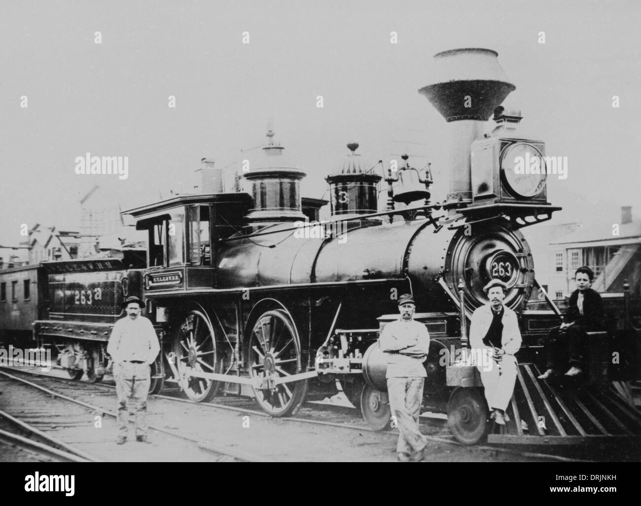 Un vieux modèles de trains à vapeur et les travailleurs Banque D'Images