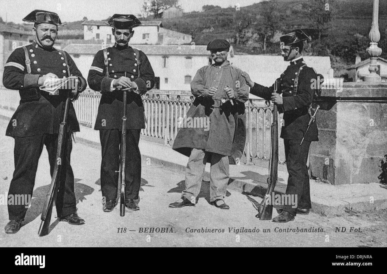 La police espagnole a arrêté un passeur. Banque D'Images