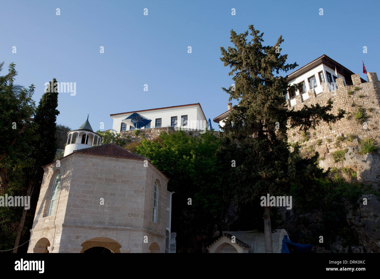 Mosquée historique et maisons traditionnelles turques Kaleiçi Antalya Turquie Banque D'Images