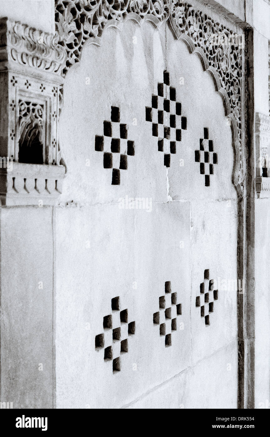 La conception du Temple dans la région de Jaisalmer au Rajasthan en Inde en Asie du Sud. La conception de l'architecture de l'art Religion religieux symbole abstrait Symbolisme Billet Wanderlust Banque D'Images