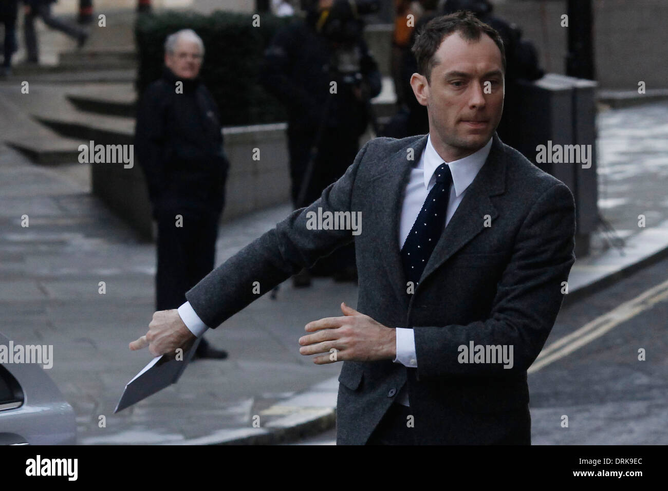 L'acteur britannique Jude Law arrive à la Cour pénale Old Bailey de témoigner dans la 'Nouvelles du monde', essai de piratage dans Lo Banque D'Images