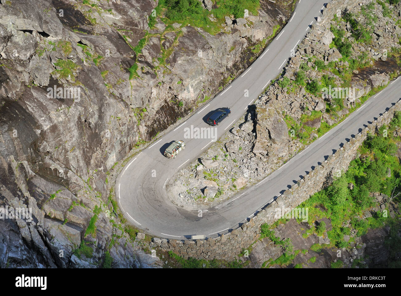 Route de la Serpentine dans la Trollstigen montagnes norvégiennes Banque D'Images