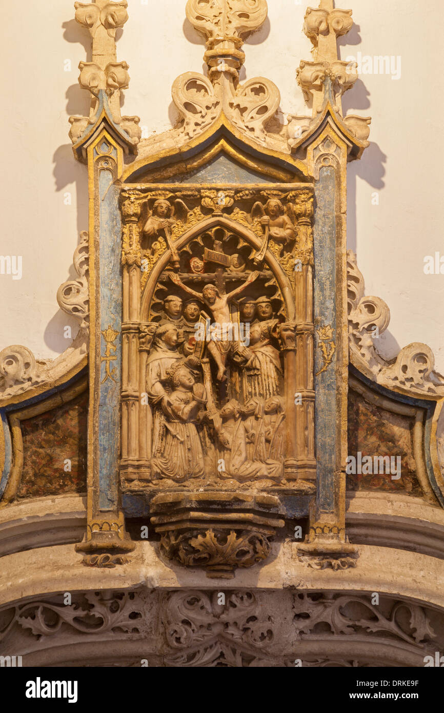 Toledo - Détail du portail gothique de l'atrium de Monasterio San Juan de los Reyes ou monastère de Saint Jean des rois. Banque D'Images