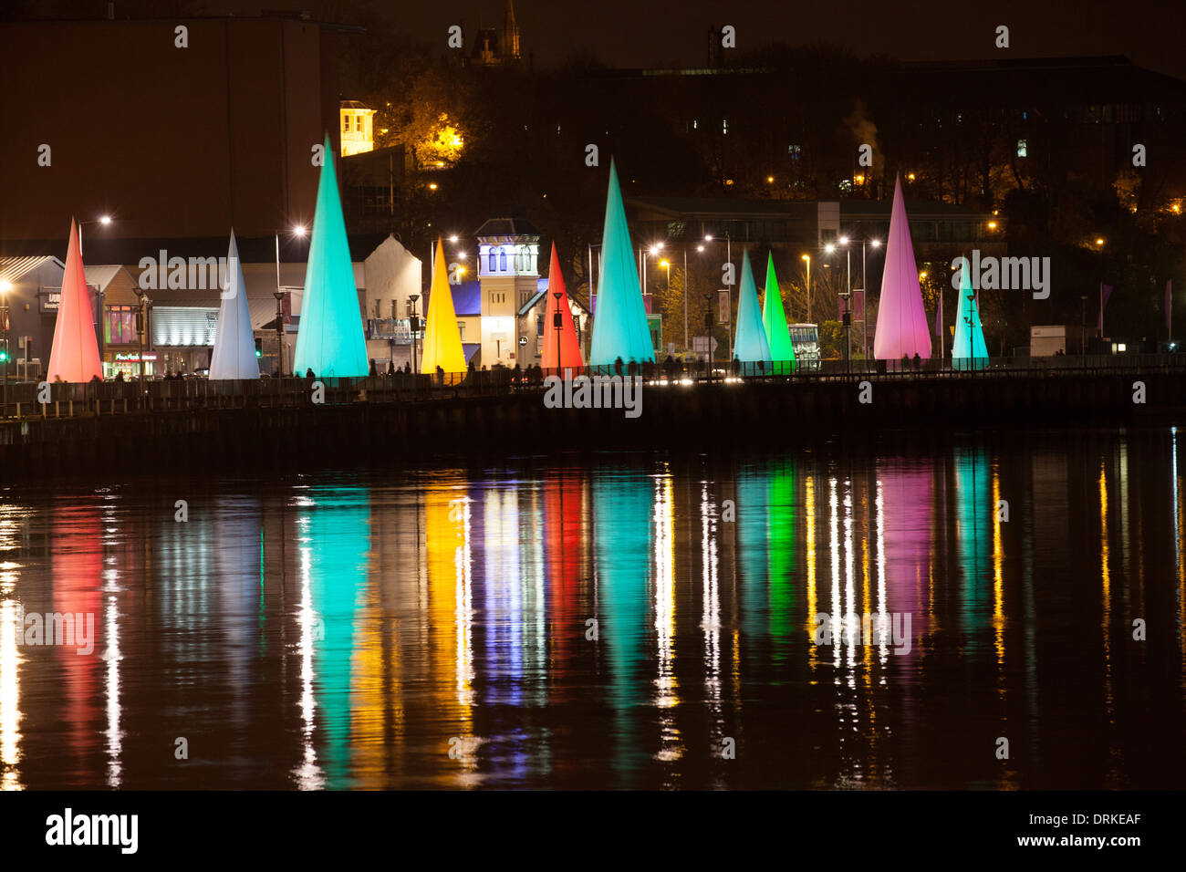 Symphonie Conique Queens Quay Lumiere Derry Londonderry en Irlande du Nord de Novembre à Décembre 2013 Ville de culture Banque D'Images