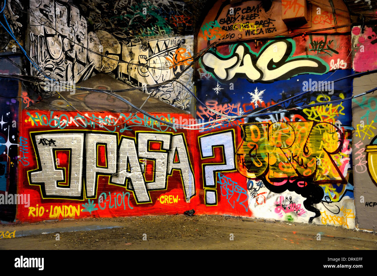 Londres, Angleterre, Royaume-Uni. Leake Street / Banksey / Tunnel Tunnel le Tunnel sous la gare de Waterloo Graffiti autorisé : zone graffiti. Banque D'Images