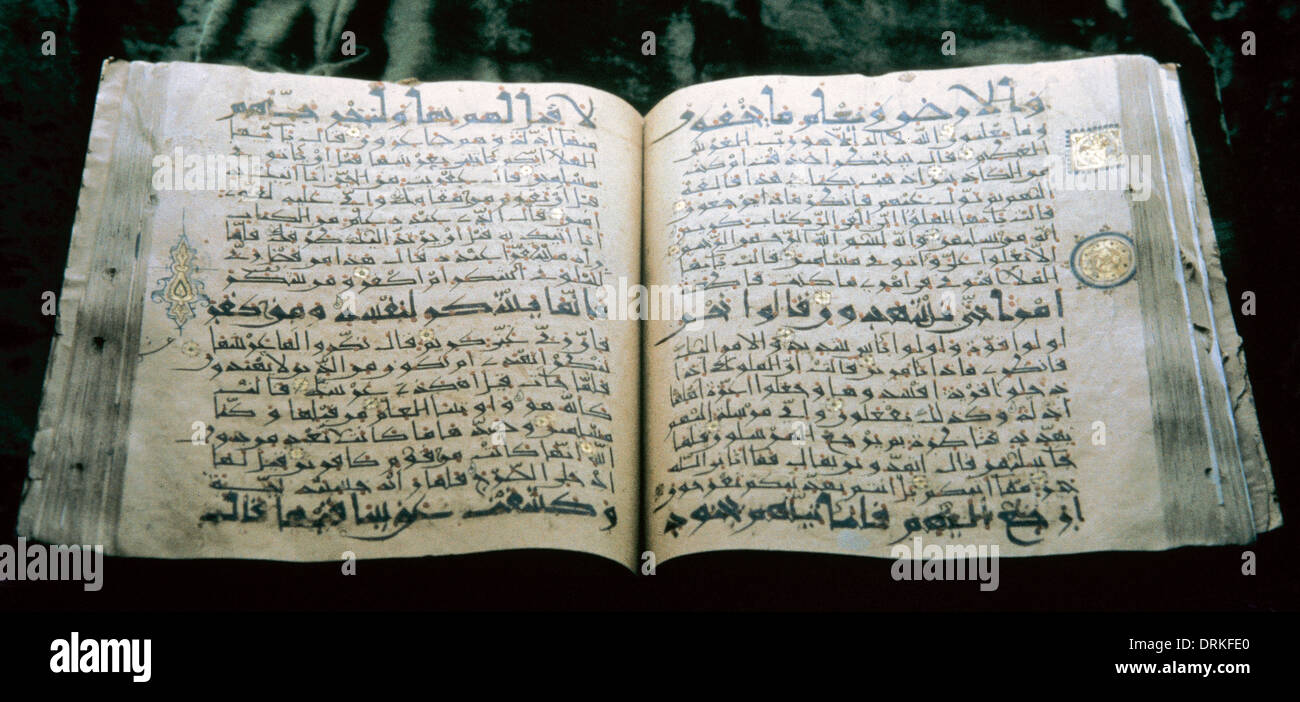 Le Coran. Script coufique. Musée archéologique de Lahore. Le Pakistan. Banque D'Images