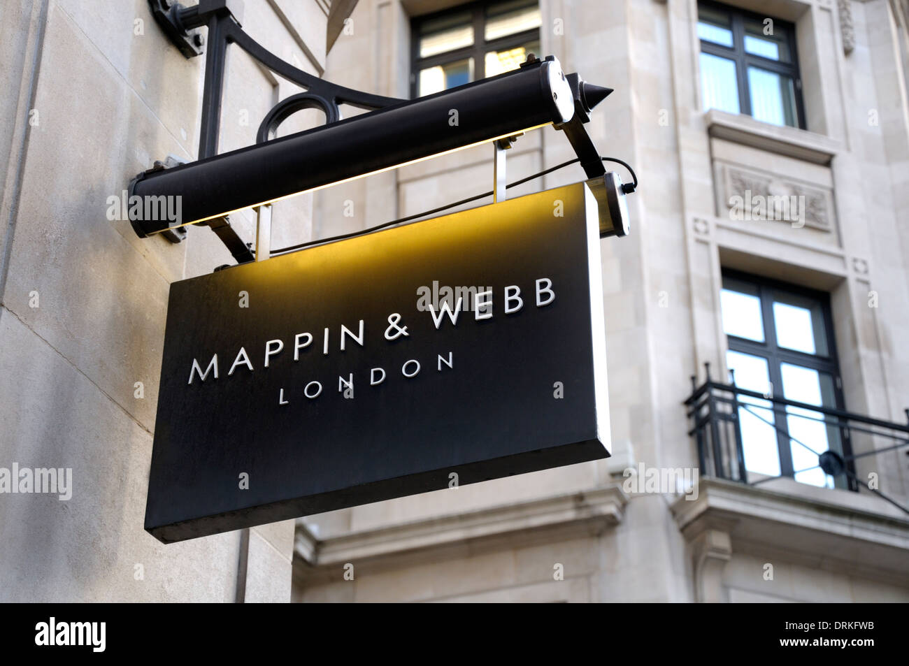 Londres, Angleterre, Royaume-Uni. Mappin et Webb signe à Regent Street Banque D'Images